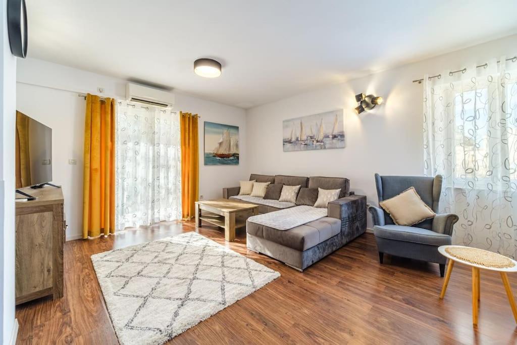 Peters Apartment Sutivan Luaran gambar
