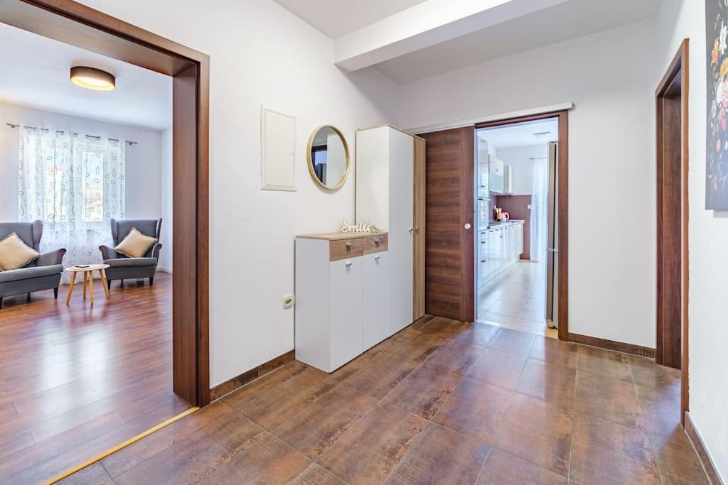 Peters Apartment Sutivan Luaran gambar