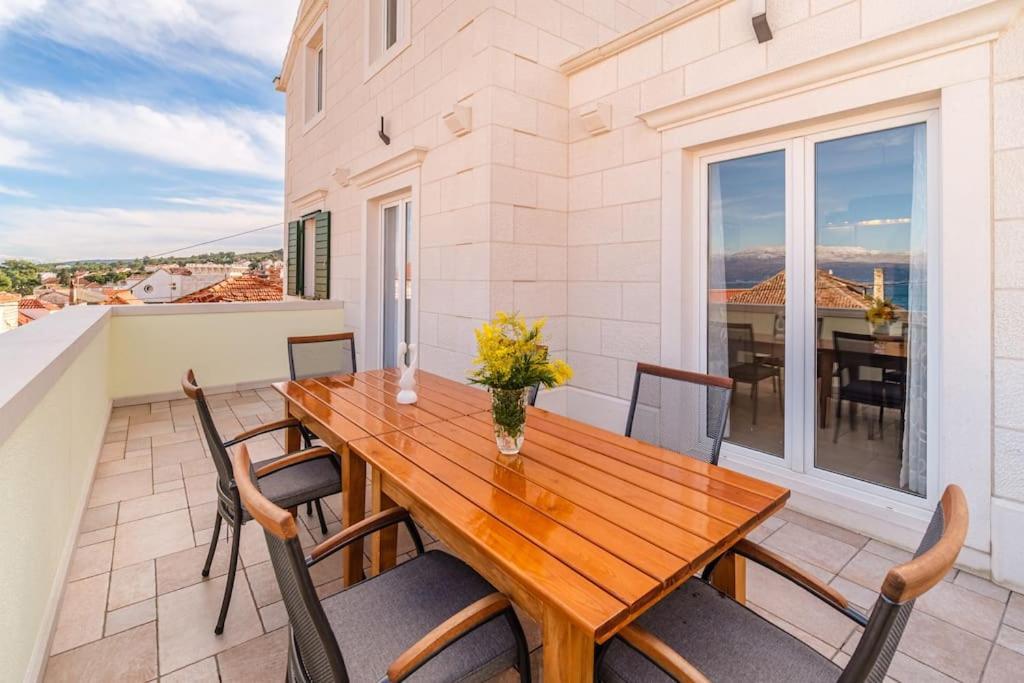 Peters Apartment Sutivan Luaran gambar