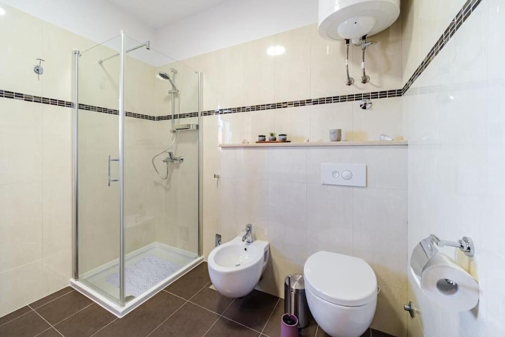 Peters Apartment Sutivan Luaran gambar