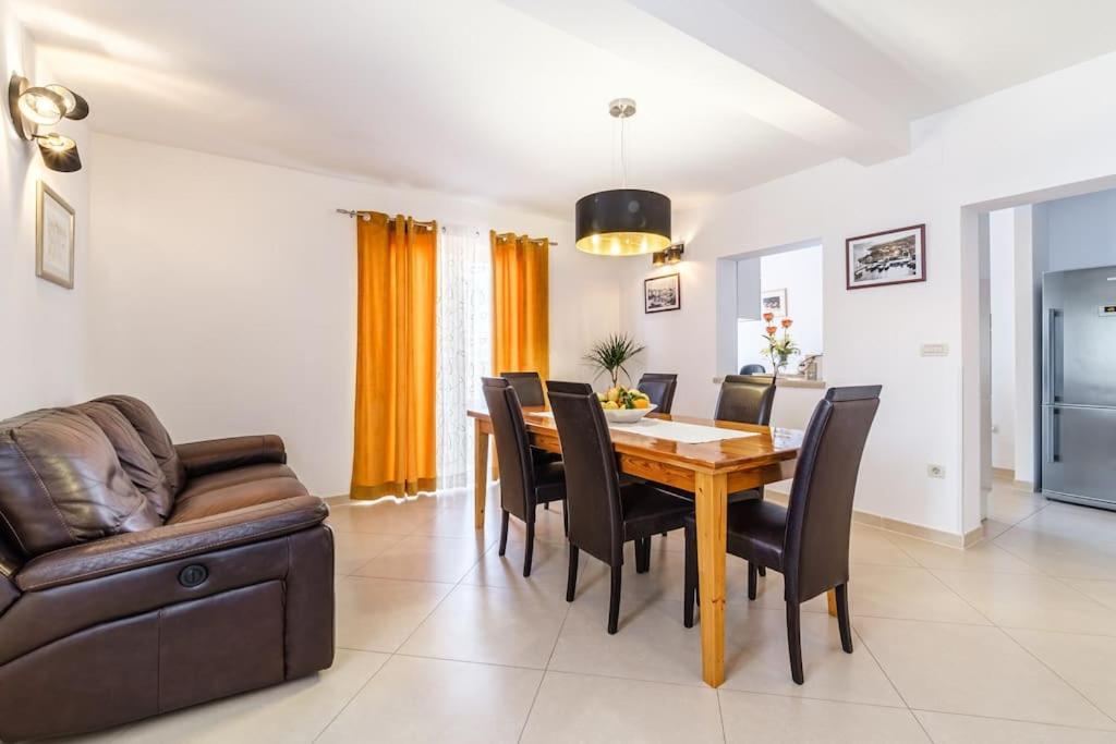 Peters Apartment Sutivan Luaran gambar