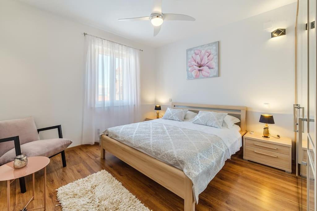 Peters Apartment Sutivan Luaran gambar