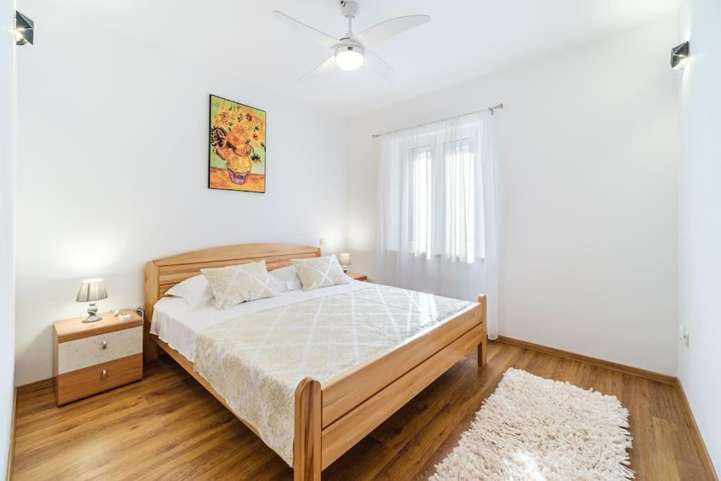Peters Apartment Sutivan Luaran gambar