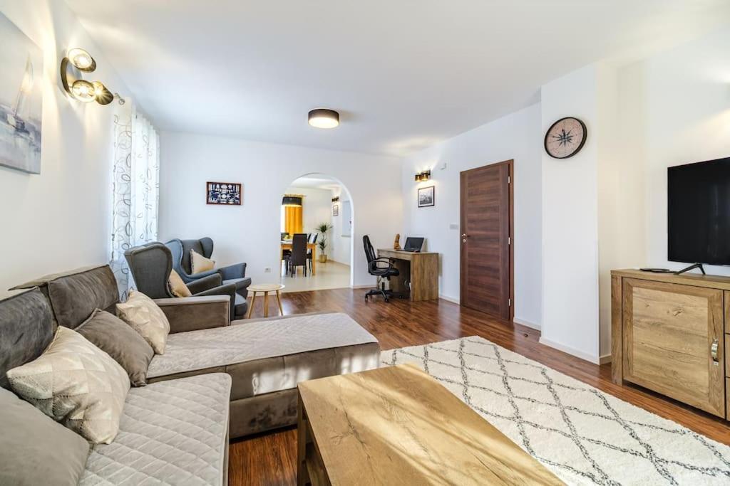 Peters Apartment Sutivan Luaran gambar